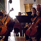 Cellogruppen. Fra venstre Mette Bendz, Karen Reuter og Ole Jørgensen.
Bagest ses lige cembalisten Annette Elisabeth Jørgensen.