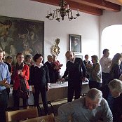 En del tilhørere sammen med orkestrets medlemmer ved den efterfølgende reception.